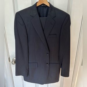 Jos. A. Bank Textured Navy Suit (39R Blazer/34R Pants)